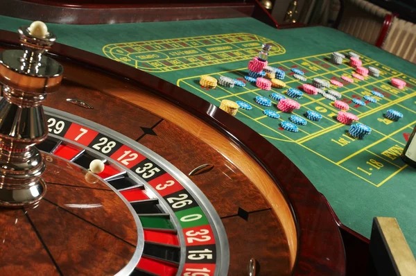 mpo111 Playtech live-dealer studio with HD multi-camera blackjack table
